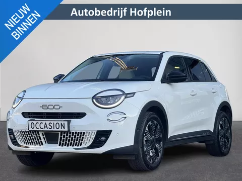 Fiat 600 1.2 Hybrid La Prima | Leer | ACC | Stoelverwarming | Massage | Clima | Camera | Navi | Elektrische achterklep | ( Vestiging - Vianen )