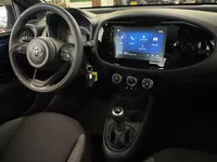 Toyota Aygo X 1.0 VVT-i MT Play NIEUW! | Airconditioning  | LED Verlichting | Car play | Camera | Stoelverwarming | DAB | ( Vestiging Vianen Tel: 0347-371248) Foto