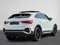 Audi Q3 Sportback 35 TFSI S Edition | Automaat | Cruise | Elektrische ramen | Stoel verwarming | Navi | Pano | ( Vestiging - Nieuwegein ) Foto
