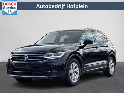 Volkswagen Tiguan 1.5 TSI Elegance Automaat 7 | Matrix LED koplampen | Cruise control adaptief | Digitaal Dashboard | Climate Control | comfortstoelen | Carplay | Navigatie| Parkeersensor voor/achter | Winter-Pakket | 18&quot; LM velgen| All Season banden | elektrisch bedienbare achterklep met sensorsturing ( Vestiging - Vianen )